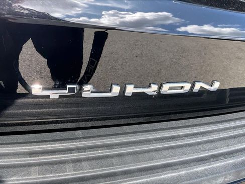 Used 2021 GMC Yukon SLT w/ Rear Media and Nav Package AWD/4WD image 10