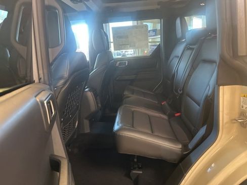 New 2025 Ford Bronco Badlands w/ Sasquatch Package image 23