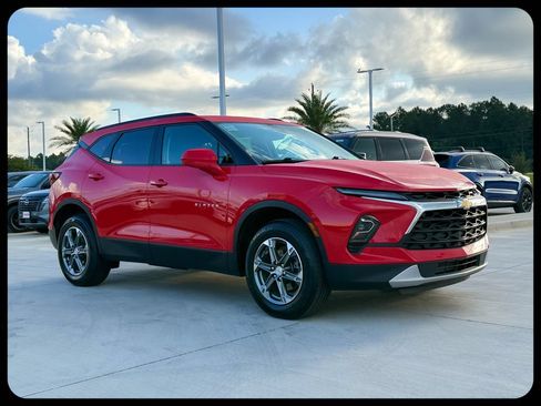 Used 2024 Chevrolet Blazer LT w/ Convenience Package FWD image 4