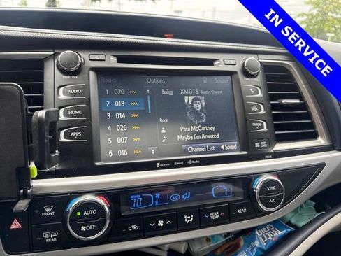 Used 2017 Toyota Highlander XLE AWD/4WD image 18