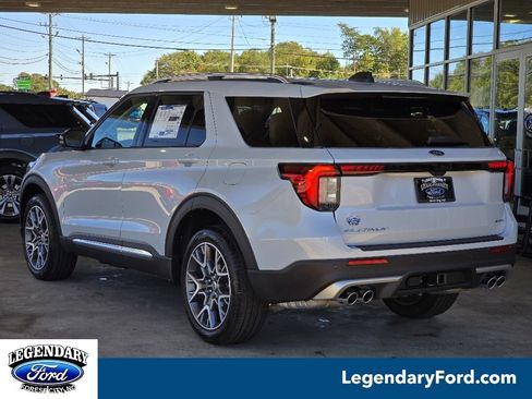 Used 2025 Ford Explorer Platinum w/ Ultimate Package AWD/4WD image 2