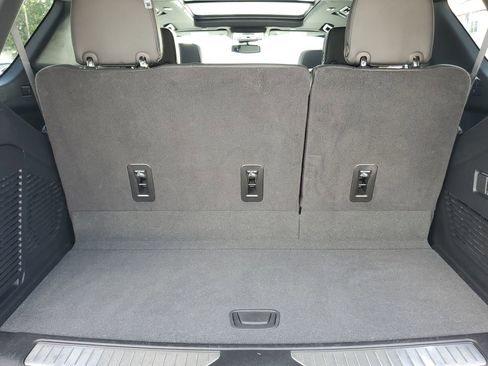 Used 2024 GMC Yukon AT4 w/ Technology Package image 8