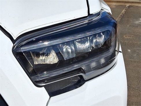 Used 2020 Toyota Tacoma SR image 9