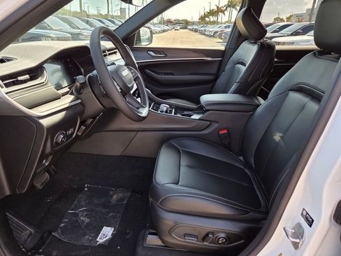 New 2026 Jeep Grand Cherokee Limited RWD image 12