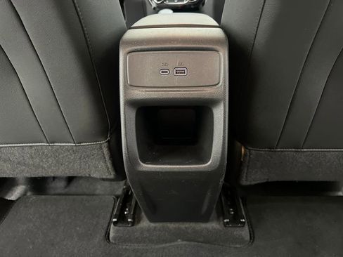 Used 2025 Chevrolet Trax LT w/ LT Convenience Package image 21