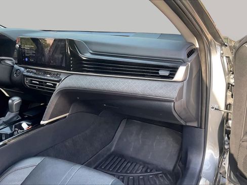 Used 2025 Toyota Camry XLE w/ Premium Plus Package AWD/4WD image 19