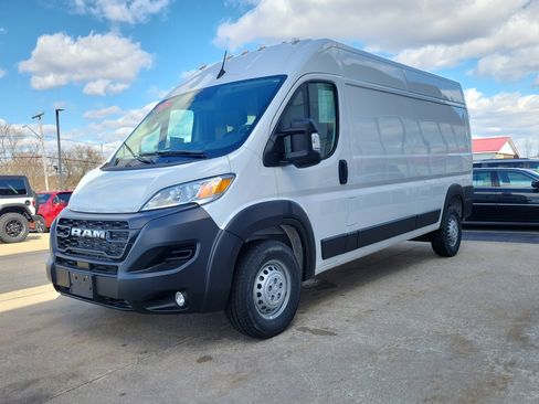 Used 2025 RAM ProMaster 2500 w/ Convenience Group FWD image 2