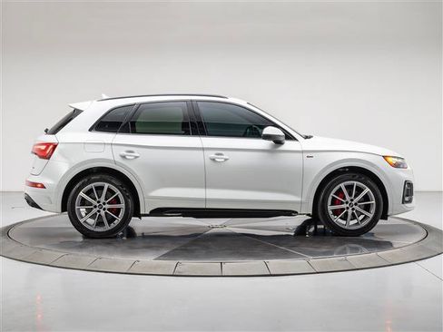 Used 2024 Audi Q5 e Premium Plus w/ Premium Plus Package AWD/4WD image 6