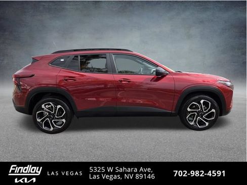 Used 2025 Chevrolet Trax RS w/ Sunroof Package FWD image 5