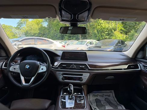 Used 2020 BMW 750i xDrive w/ Executive Package AWD/4WD image 16