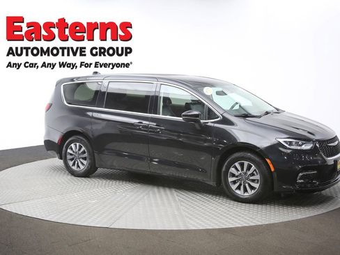 Used 2023 Chrysler Pacifica Touring-L image 45