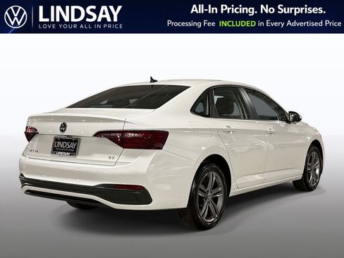 Used 2024 Volkswagen Jetta SE w/ Panoramic Sunroof Package FWD image 11