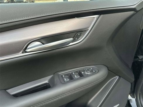 Certified 2024 Cadillac XT5 Luxury w/ LPO, Floor Liner Package image 16