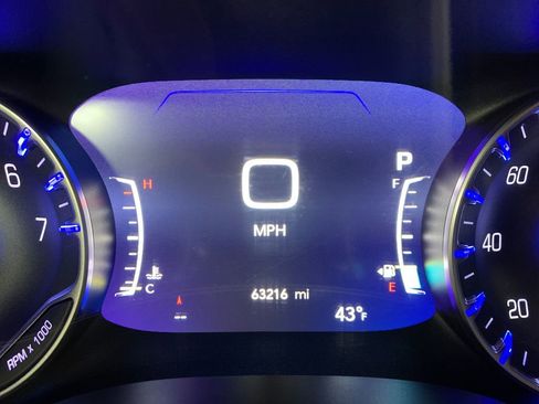 Used 2022 Chrysler Pacifica Touring-L image 31