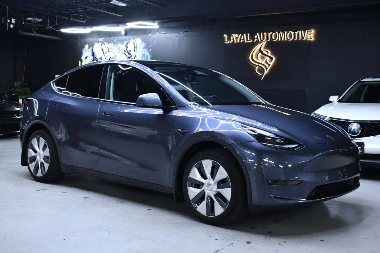 Used 2023 Tesla Model Y Long Range AWD/4WD image 1