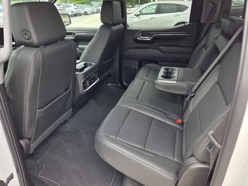 Used 2024 GMC Sierra 1500 SLT w/ SLT Premium Package AWD/4WD image 9