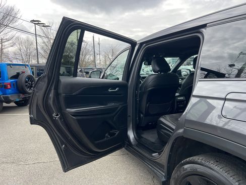 Used 2023 Jeep Grand Cherokee L Altitude image 33