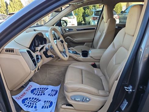 Used 2016 Porsche Cayenne S image 11