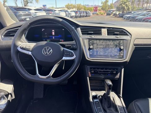Used 2023 Volkswagen Tiguan SE w/ Panoramic Sunroof Package image 20