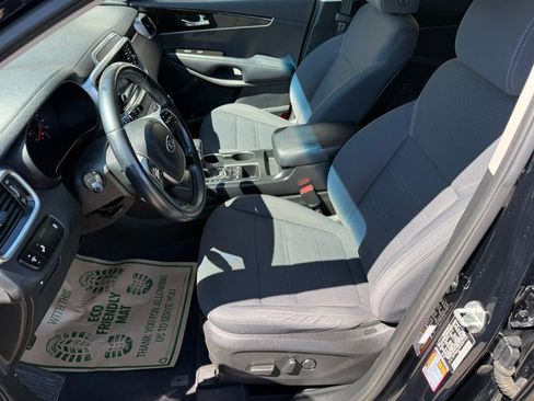 Used 2019 Kia Sorento S image 12