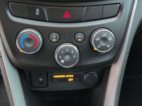 Used 2021 Chevrolet Trax LT AWD/4WD image 18