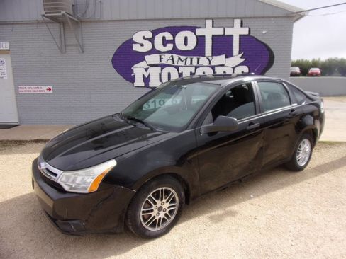 Used 2010 Ford Focus SE image 1