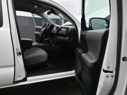 Used 2022 Toyota Tacoma SR image 17