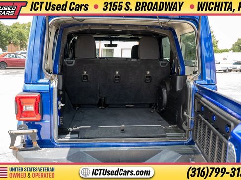 Used 2018 Jeep Wrangler Unlimited Sahara AWD/4WD image 4
