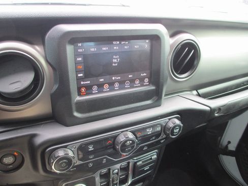 Used 2020 Jeep Gladiator Sport w/ Quick Order Package 24S image 19