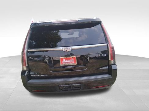 Used 2017 Cadillac Escalade Luxury AWD/4WD image 5