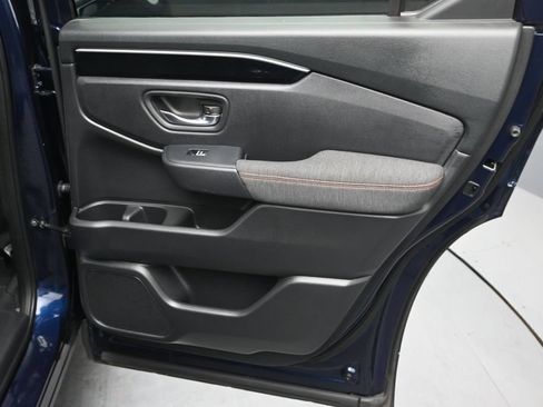 Used 2023 Honda Pilot Sport image 18