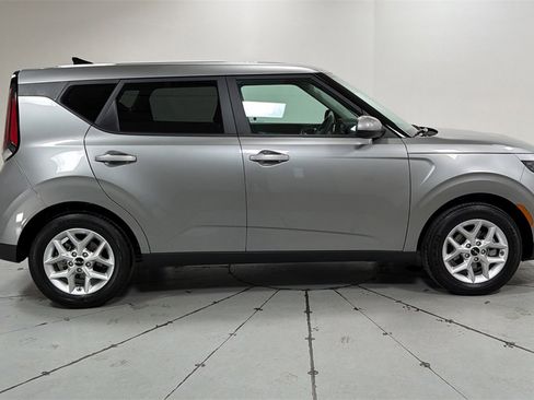 Used 2025 Kia Soul LX w/ LX Technology Package image 6