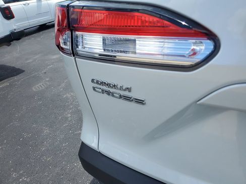 Used 2024 Toyota Corolla Cross LE FWD image 7