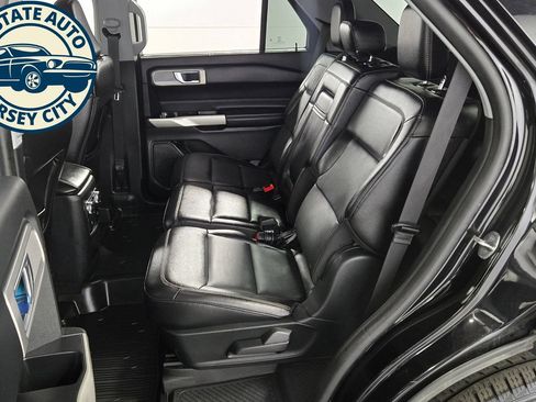 Used 2021 Ford Explorer Limited w/ Equipment Group 301A AWD/4WD image 31
