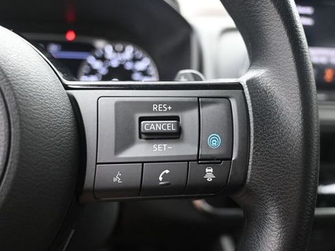 Used 2023 Nissan Rogue SV AWD/4WD image 16