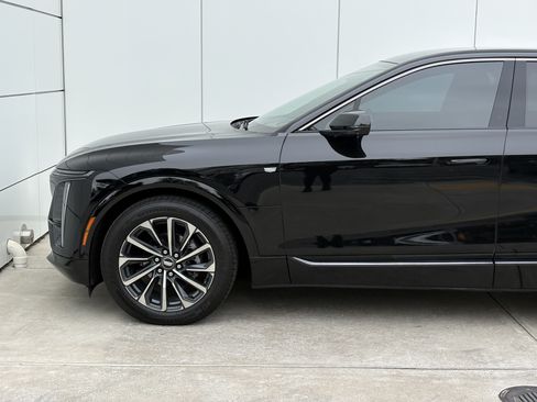 Certified 2024 Cadillac Lyriq Sport AWD/4WD image 4
