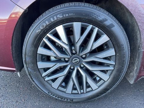 Used 2024 Nissan Altima 2.5 SV w/ SV Premium Package image 9