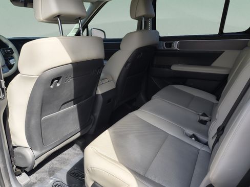 Used 2024 Hyundai Santa Fe SEL FWD image 18