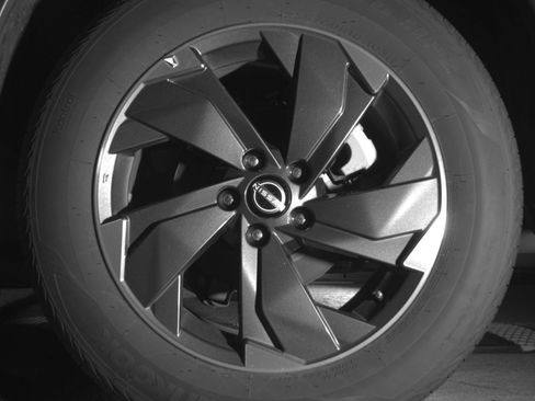 Used 2025 Nissan Rogue SV image 14