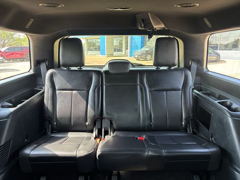 Used 2020 Ford Expedition XLT w/ Equipment Group 202A AWD/4WD image 21