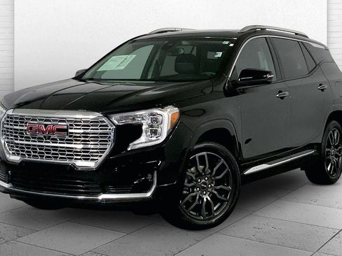 Used 2023 GMC Terrain Denali w/ Black Diamond Edition image 12