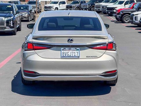 Used 2021 Lexus ES 300h w/ Premium Package FWD image 3