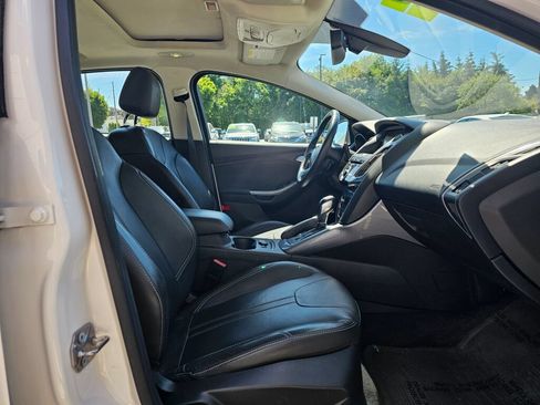 Used 2012 Ford Focus Titanium w/ Luxury Pkg FWD image 9
