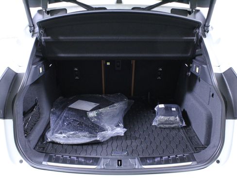 New 2026 Jaguar F-PACE R-Dynamic S image 9