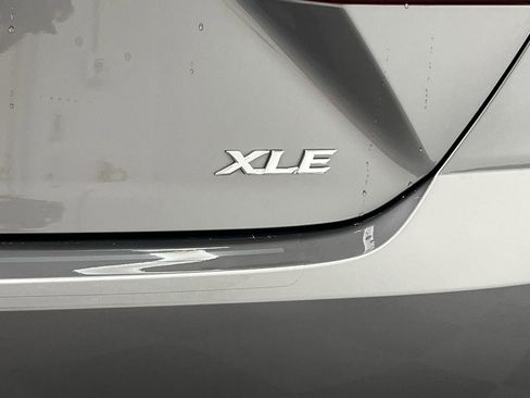 Used 2025 Toyota Camry XLE image 32
