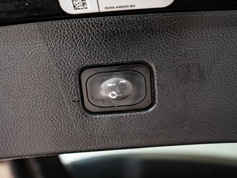 Used 2019 Ford Edge Titanium FWD image 21