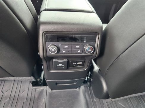 Used 2023 GMC Acadia Denali w/ Black Diamond Edition image 15