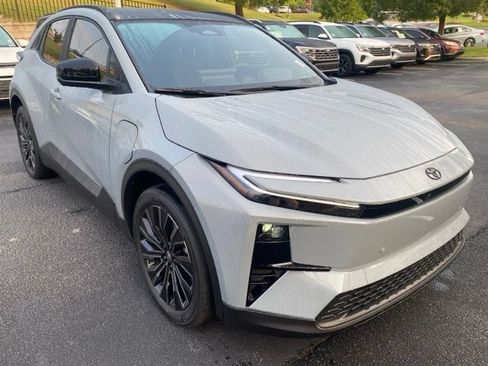 Used 2026 Toyota C-HR AWD/4WD image 8