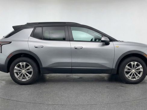 Used 2025 Chevrolet Equinox LT image 11