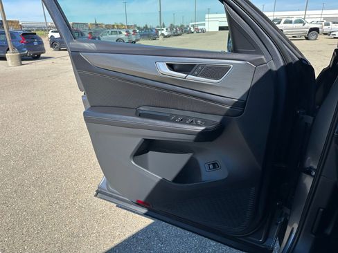 Used 2025 Volkswagen Atlas Cross Sport SE image 18